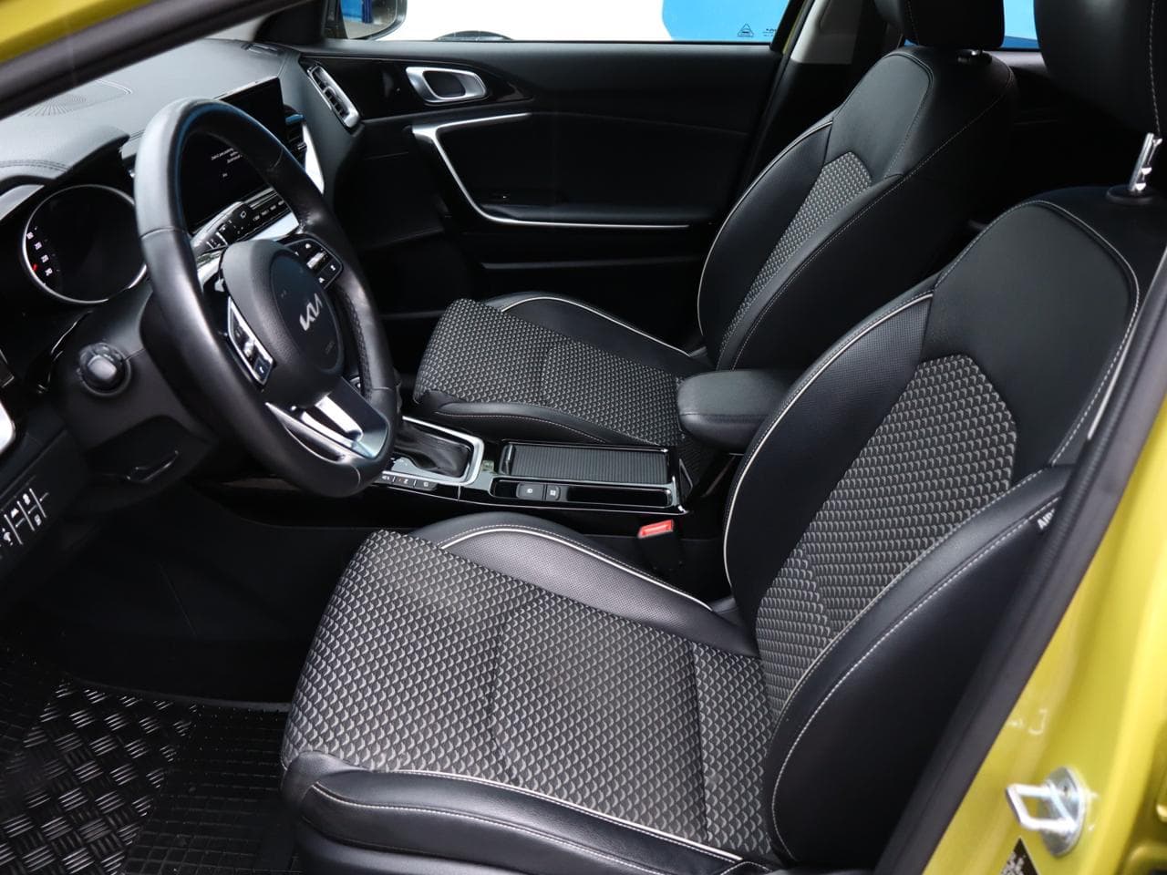 2023 Kia XCEED - 16