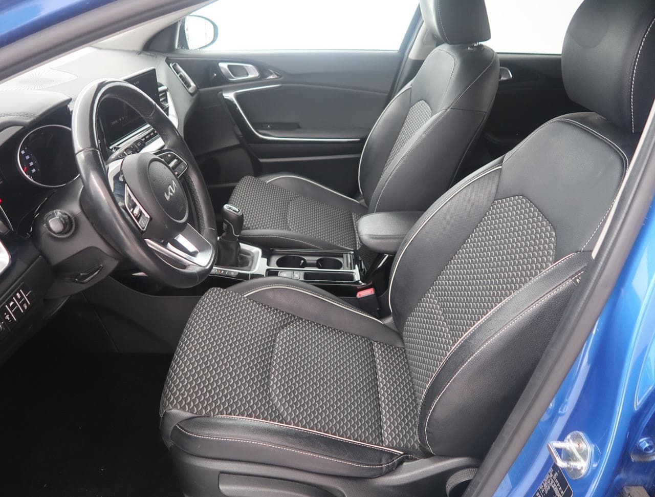 2023 Kia XCEED - 28