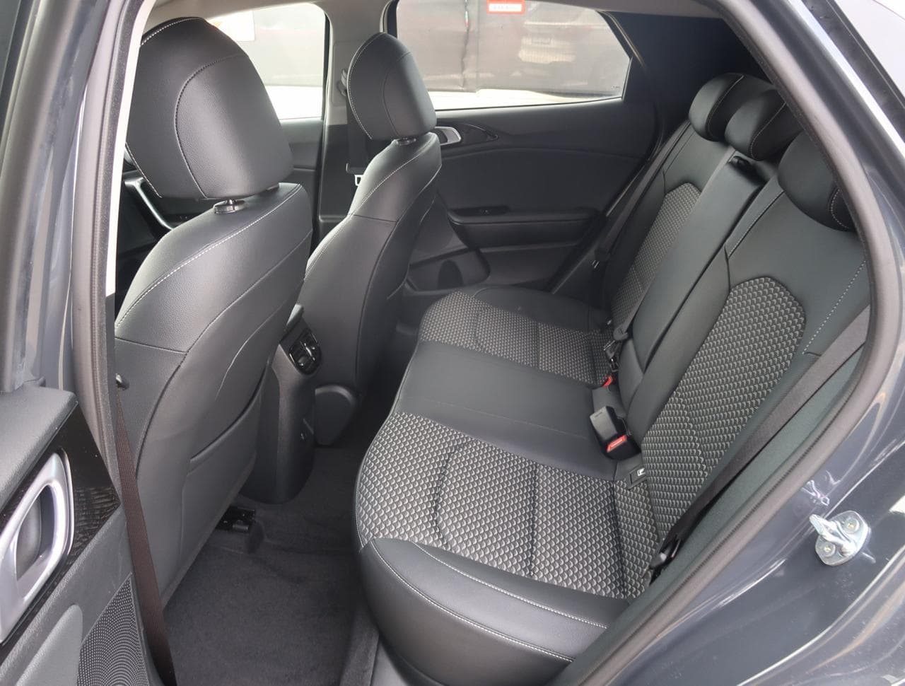 2026 Kia XCEED - 27