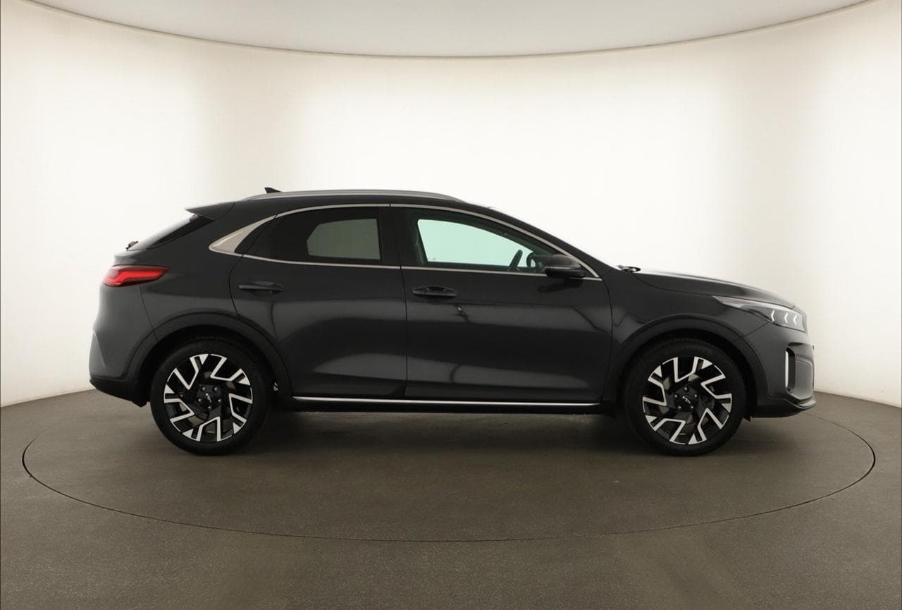 2025 Kia XCEED - 8