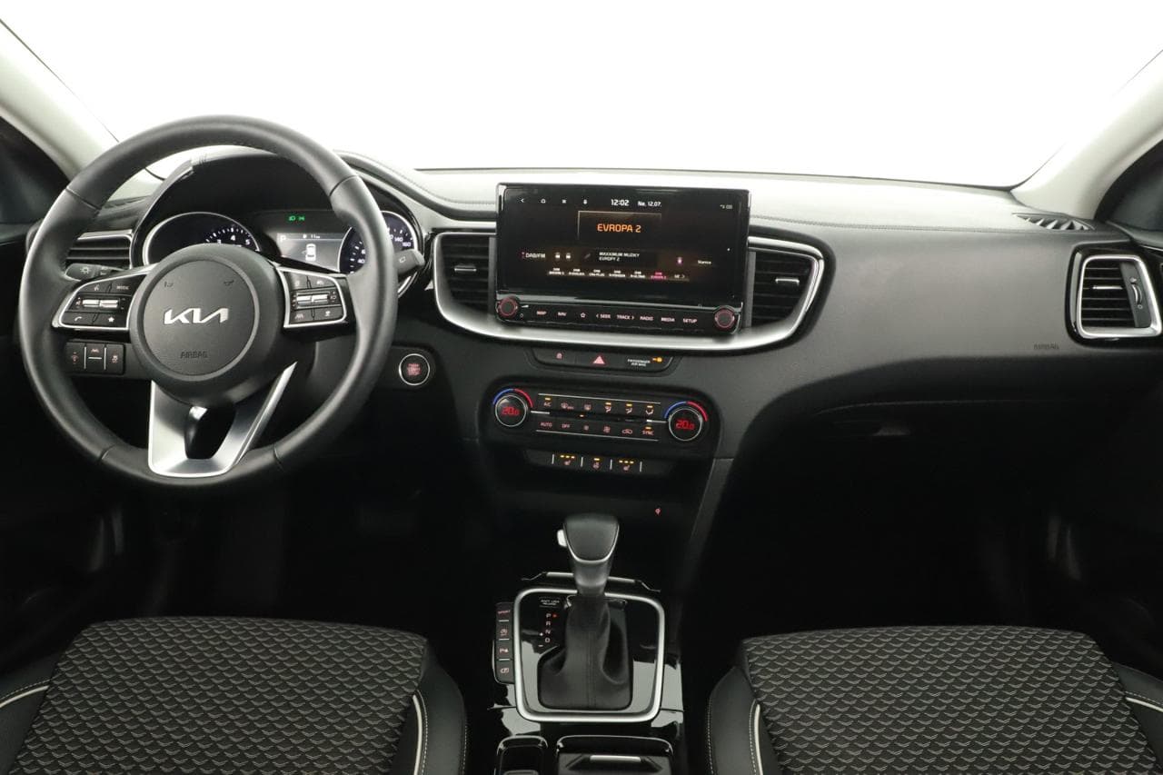 2025 Kia XCEED - 9