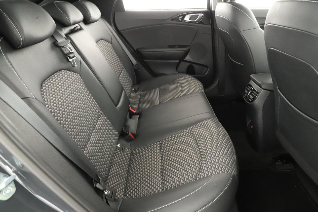 2025 Kia XCEED - 11