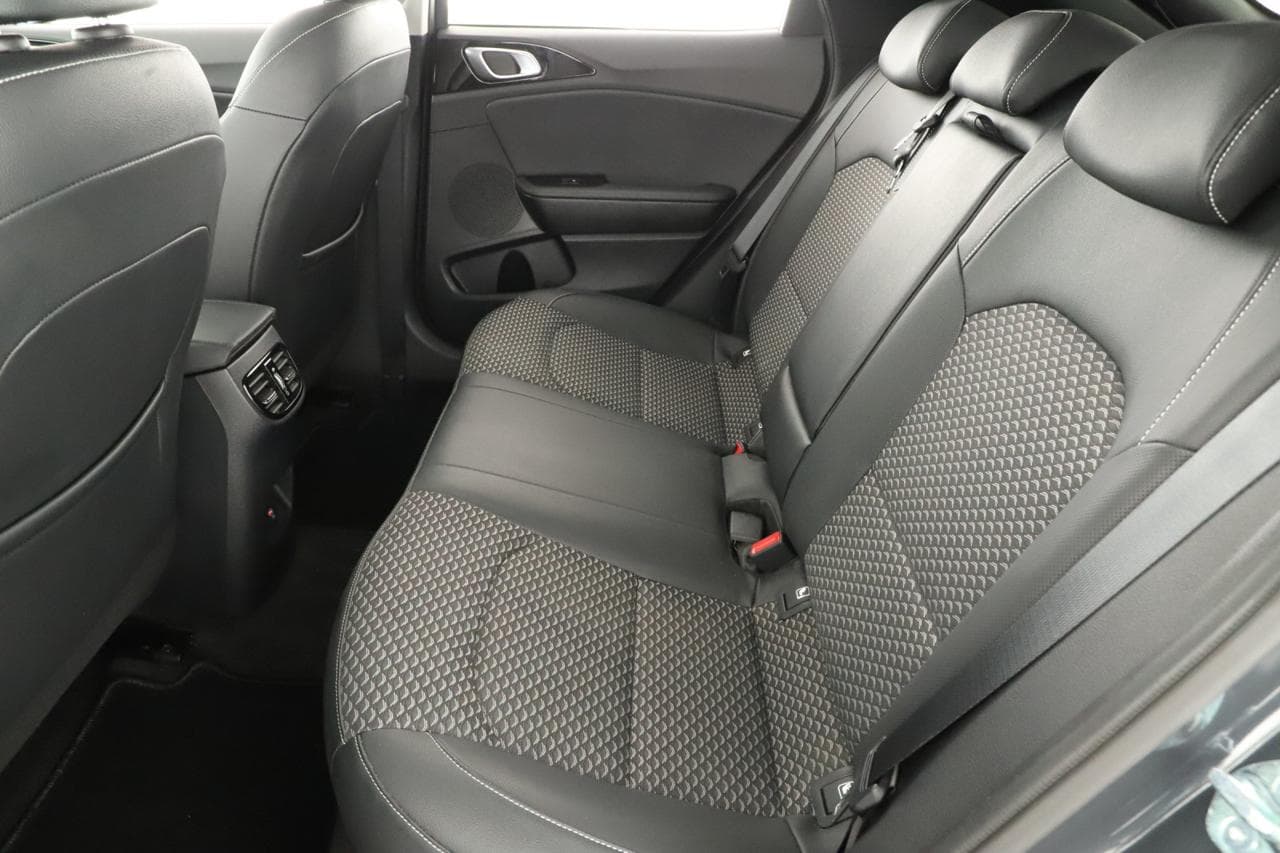 2025 Kia XCEED - 12