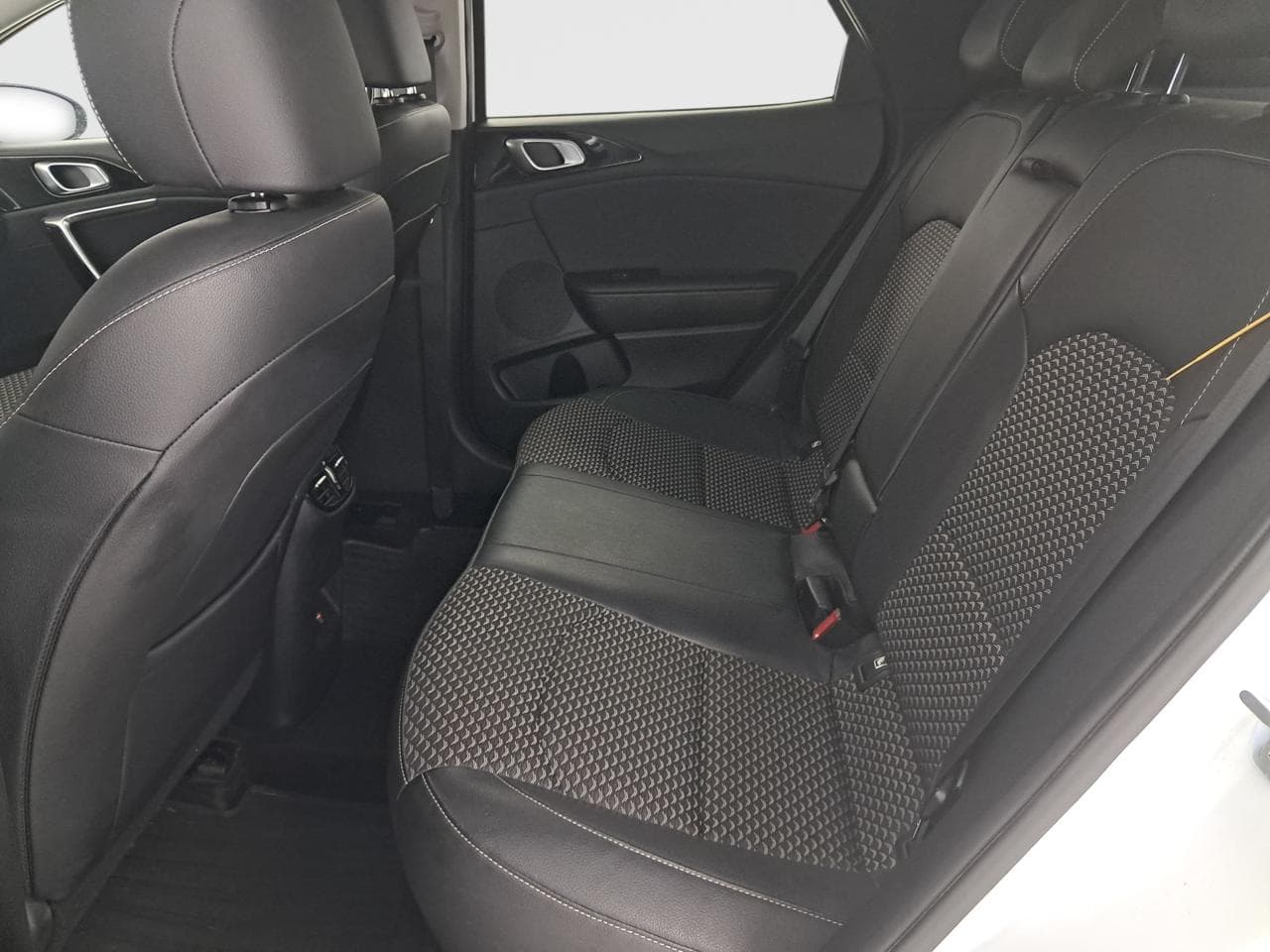 2023 Kia XCEED - 14