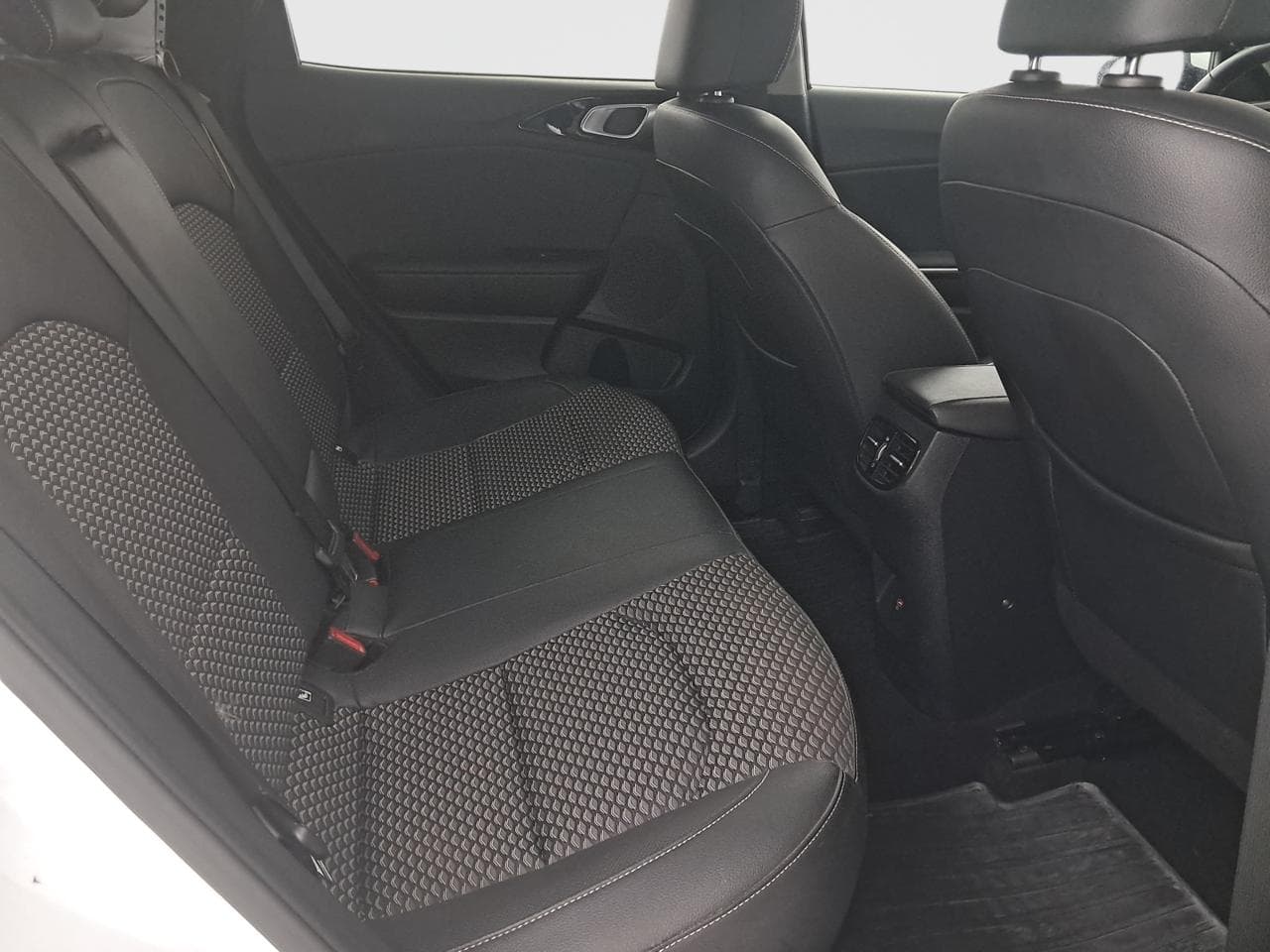 2023 Kia XCEED - 12