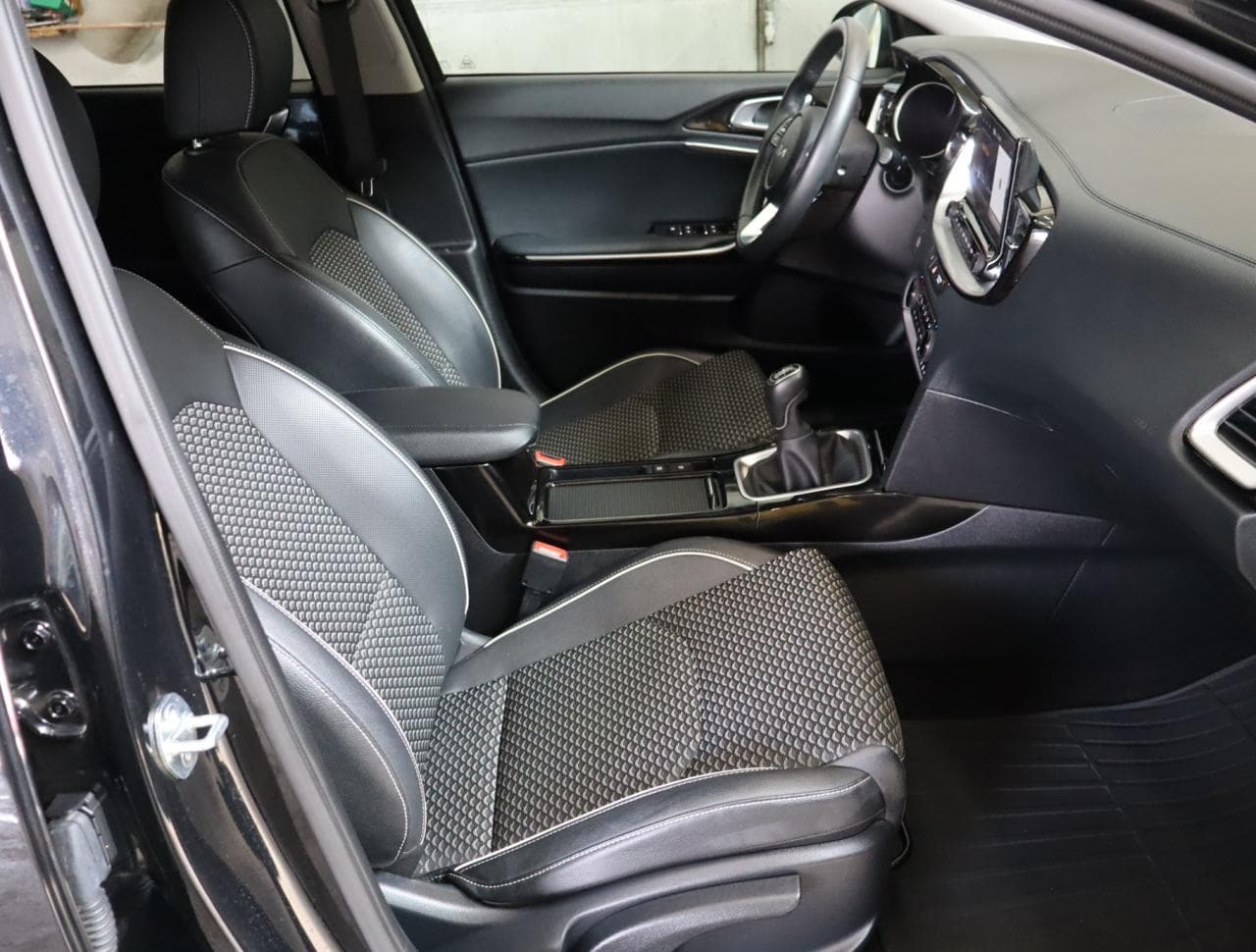 2024 Kia XCEED - 12