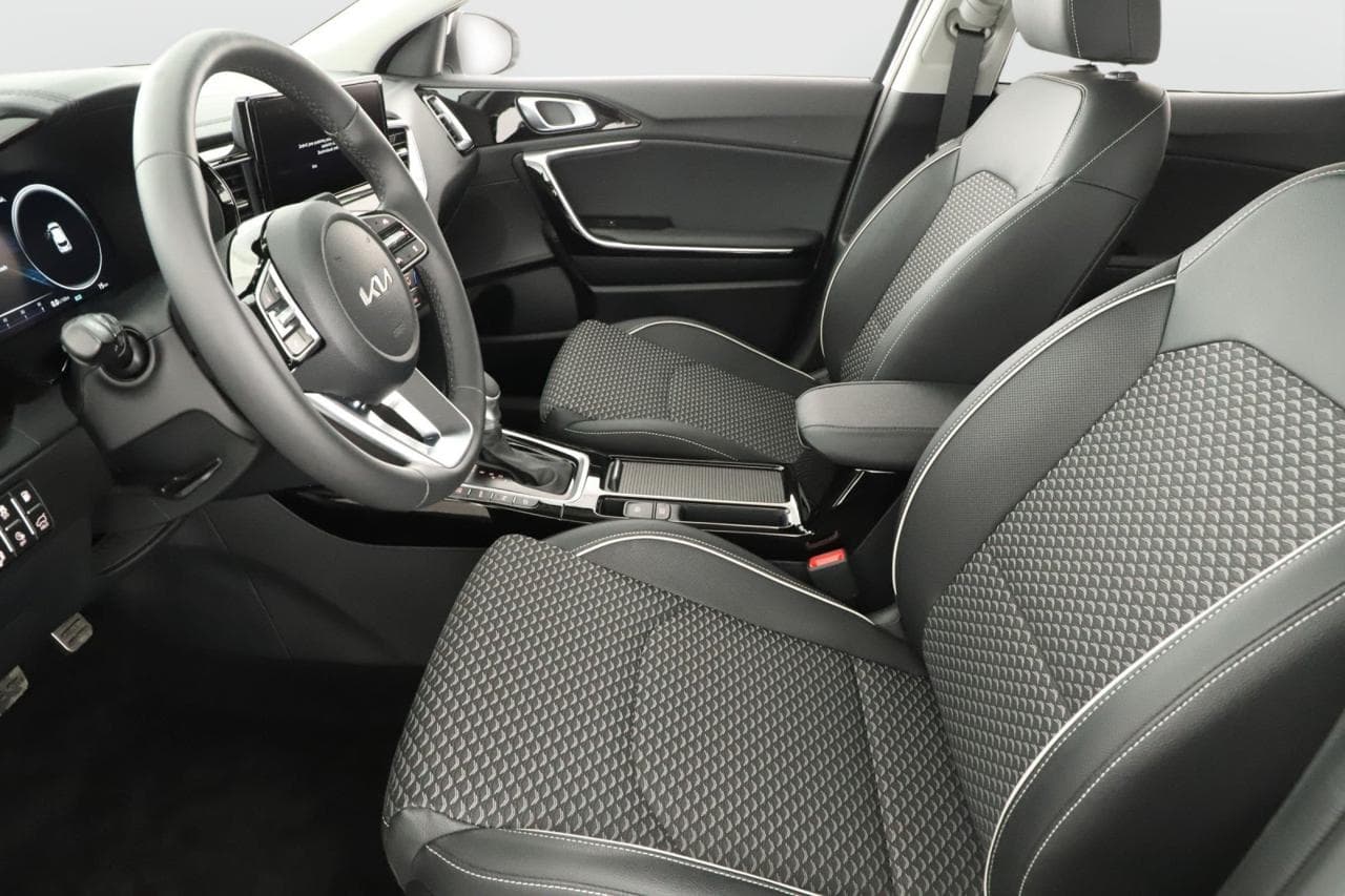 2025 Kia XCEED - 13