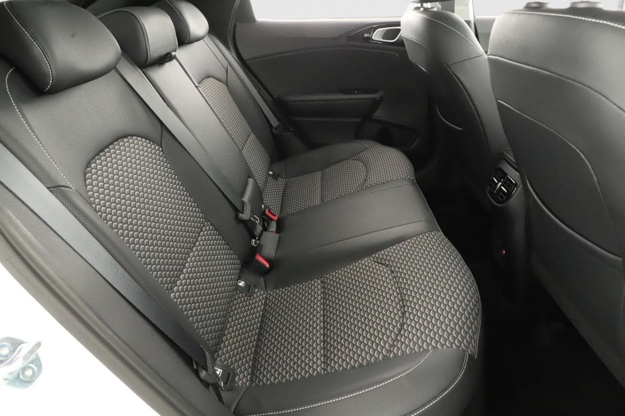 2025 Kia XCEED - 11