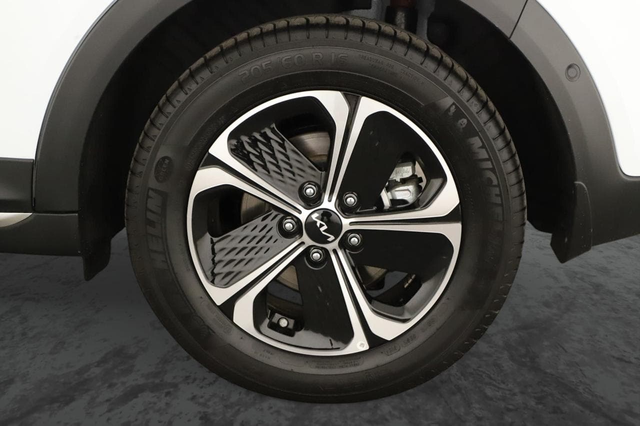 2025 Kia XCEED - 18