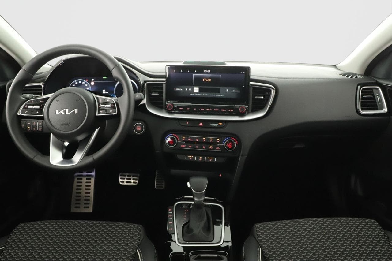 2025 Kia XCEED - 9