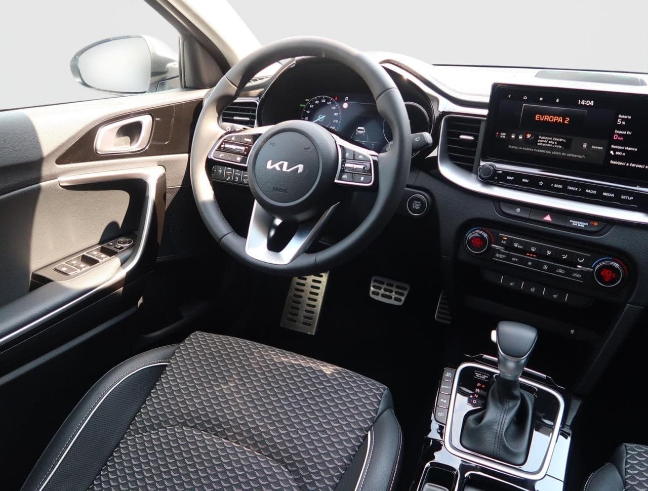 2025 Kia XCEED - 9