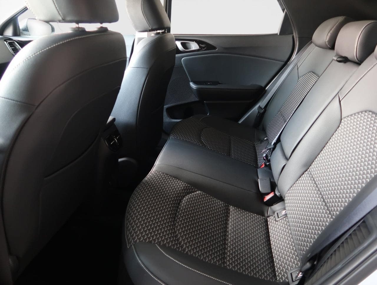 2025 Kia XCEED - 15