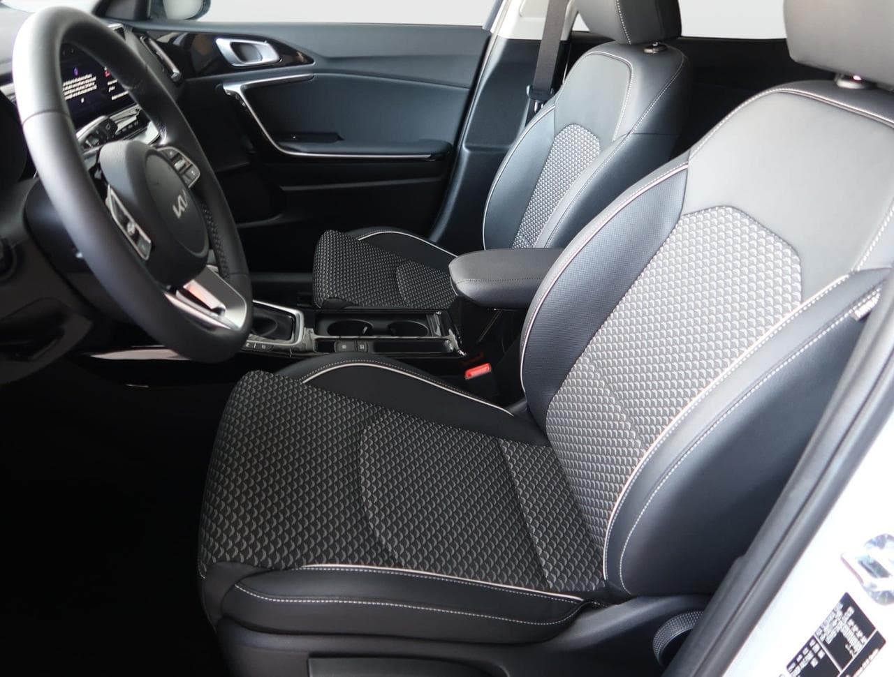 2025 Kia XCEED - 16