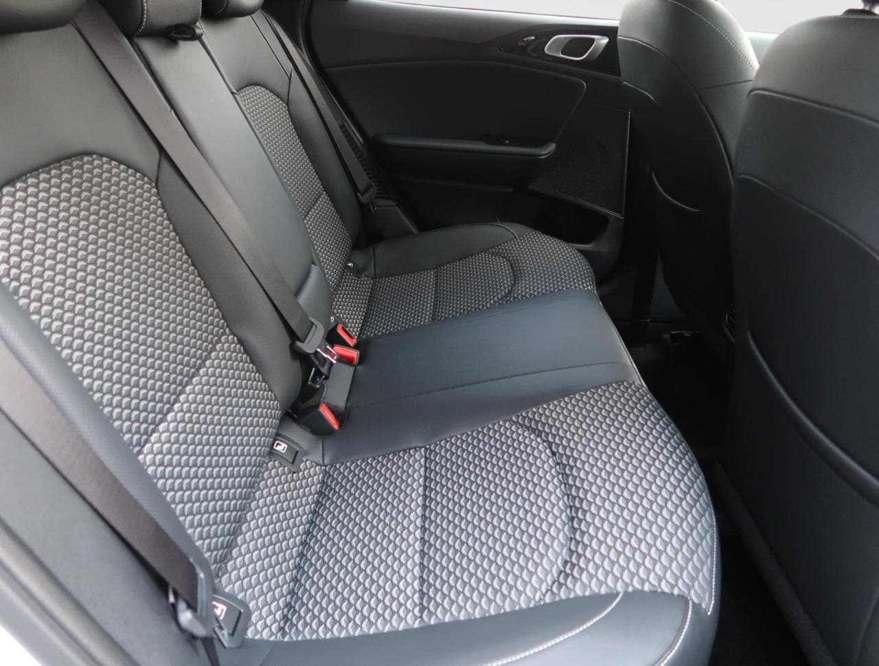 2025 Kia XCEED - 13