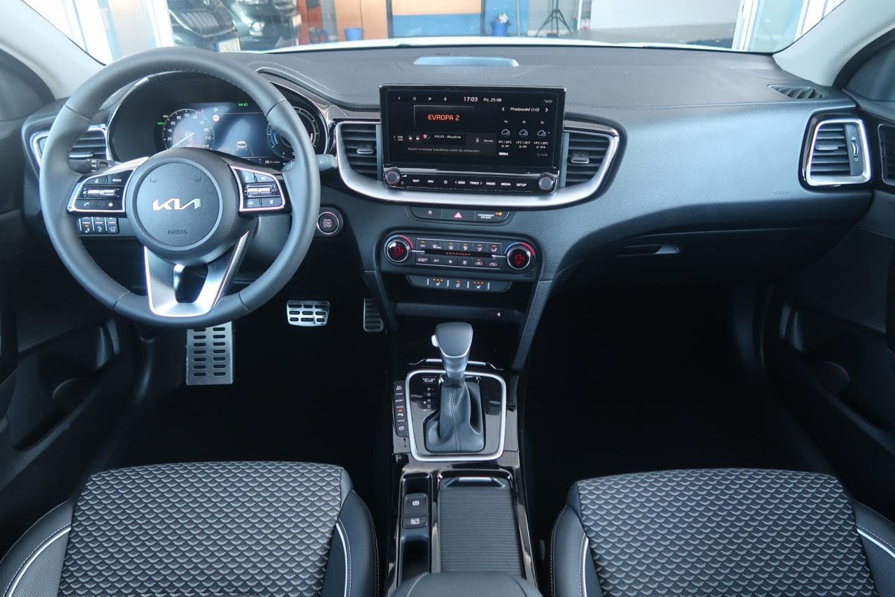 2025 Kia XCEED - 10