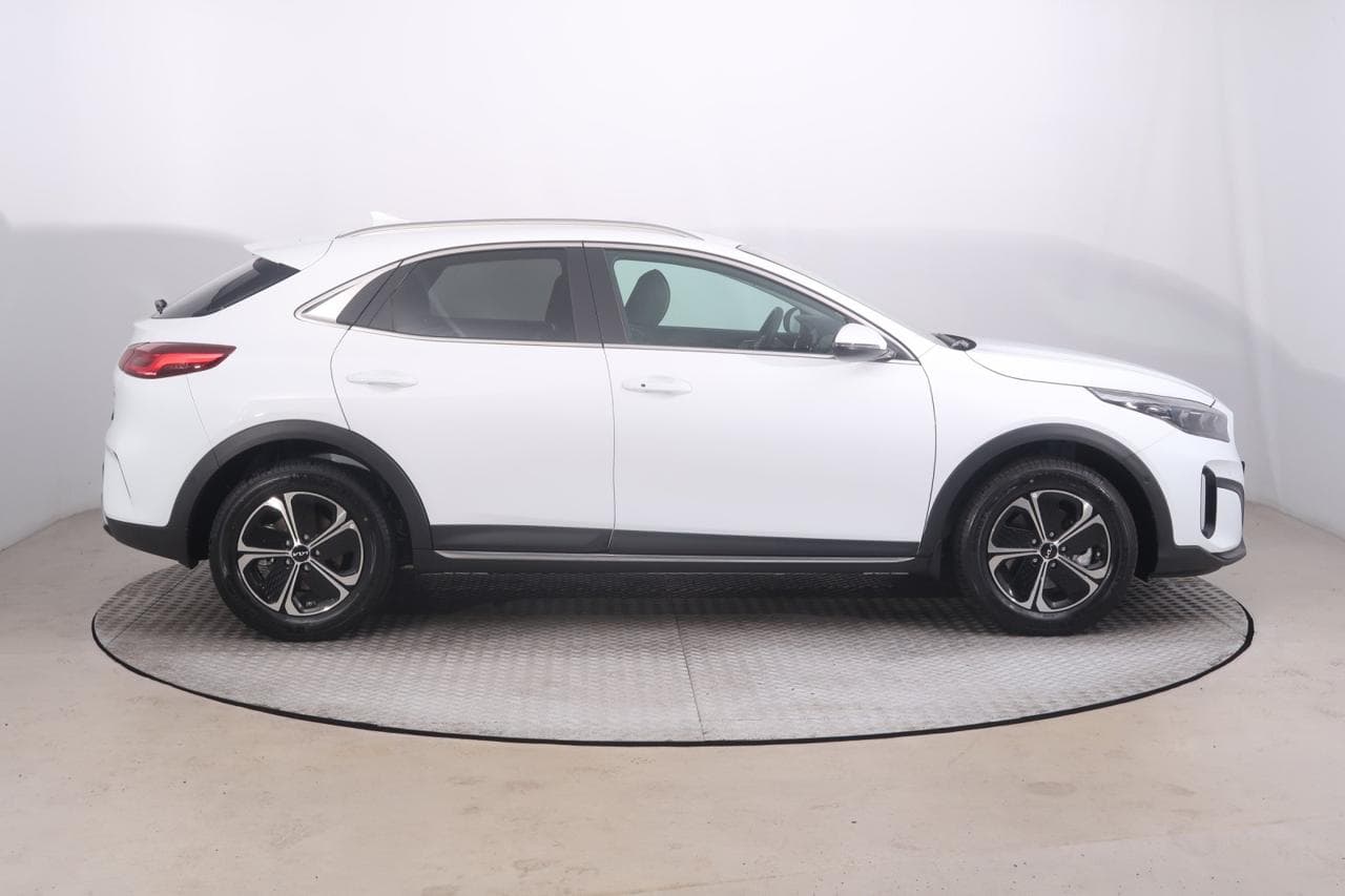 2025 Kia XCEED - 8