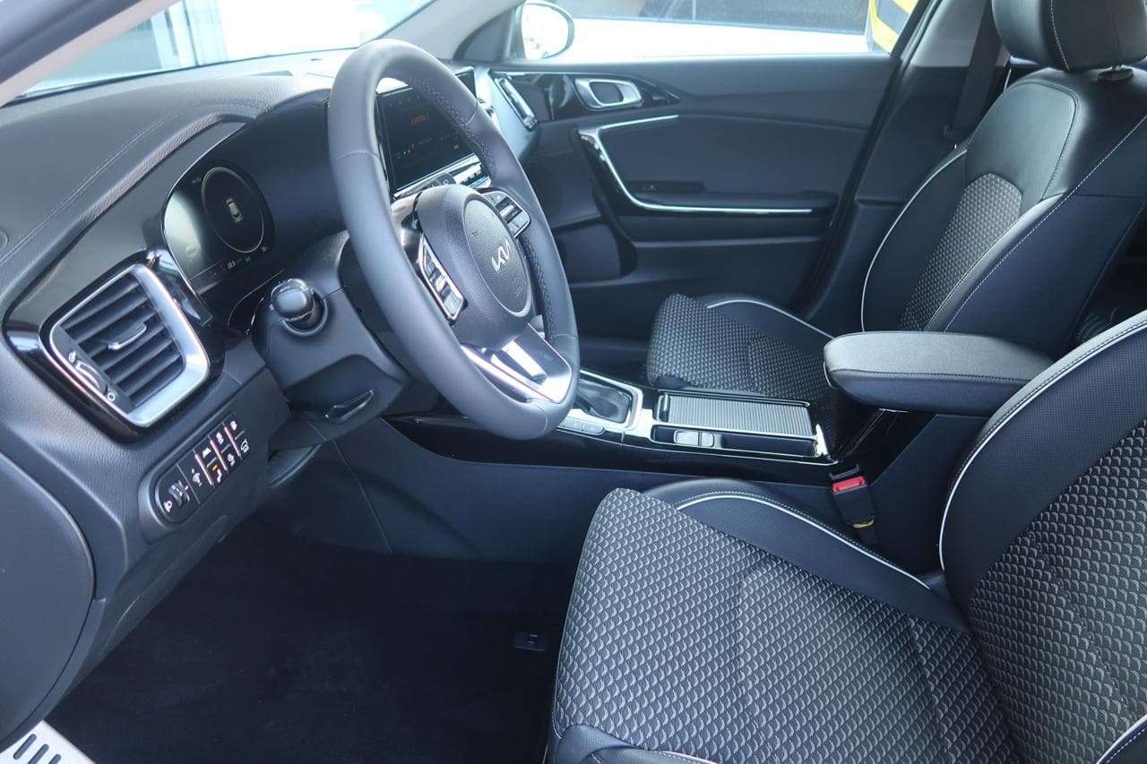 2025 Kia XCEED - 16