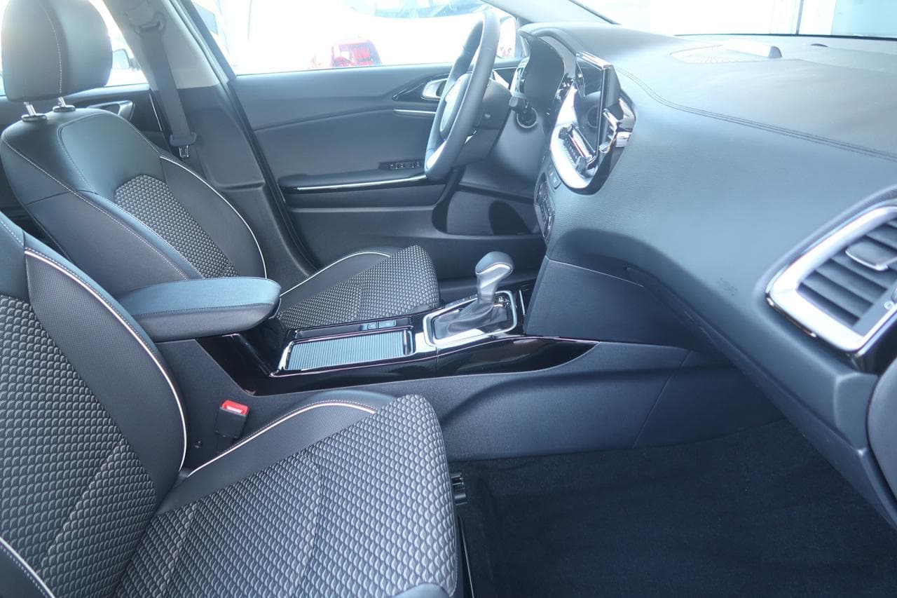 2025 Kia XCEED - 12