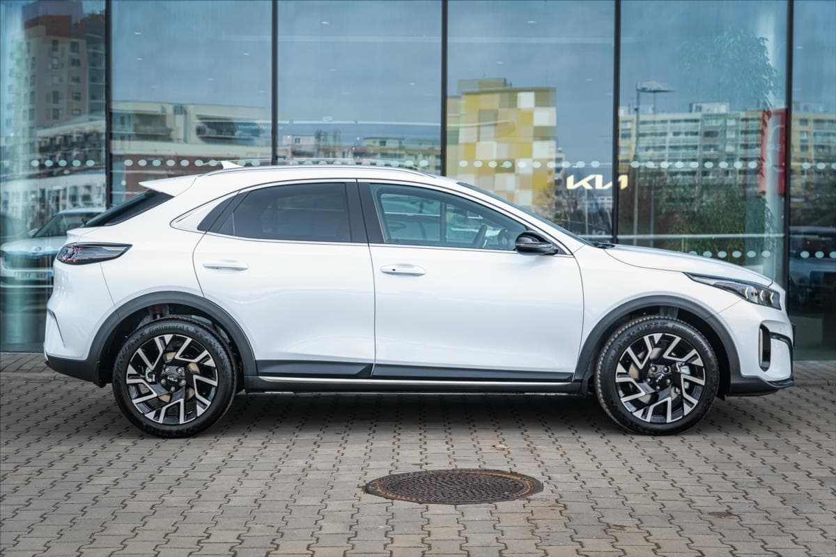 2025 Kia XCEED - 9