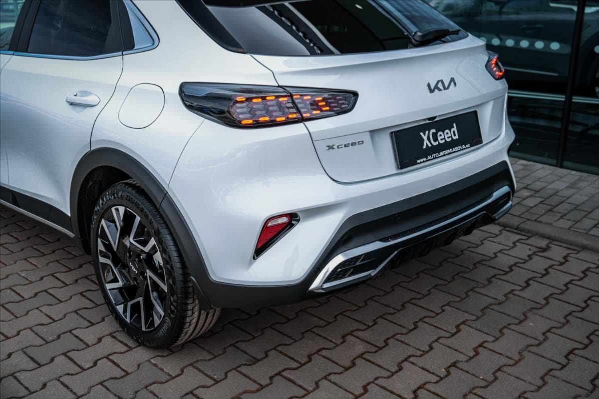2025 Kia XCEED - 12