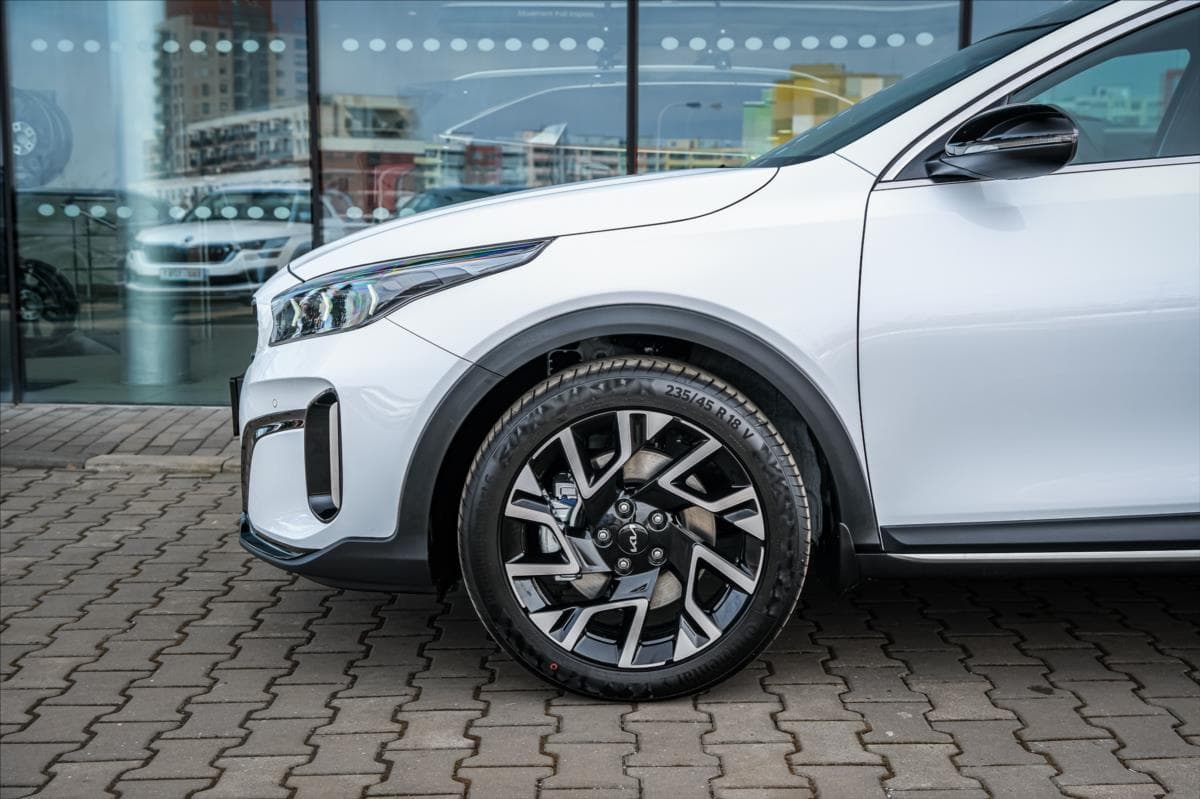 2025 Kia XCEED - 11