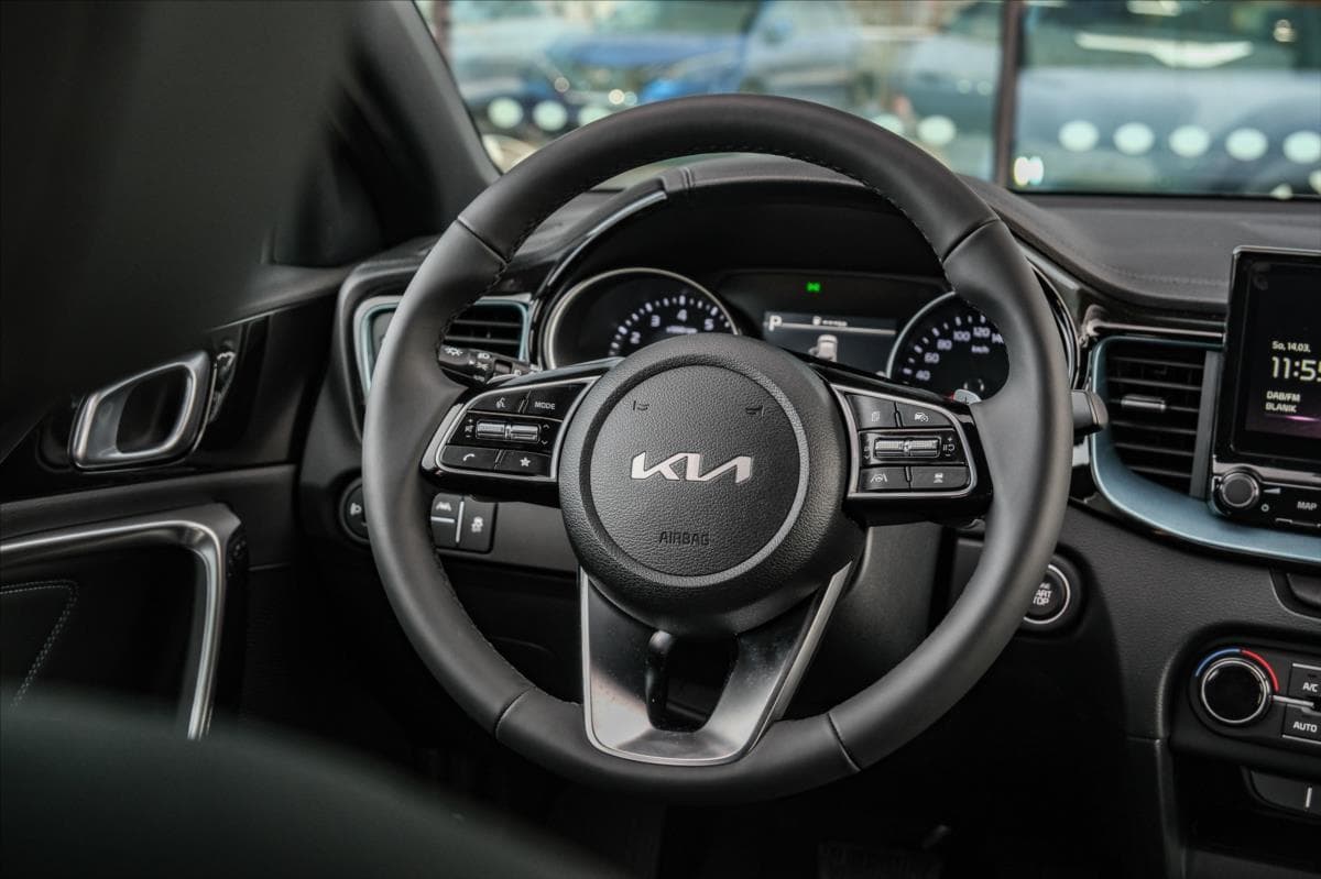 2025 Kia XCEED - 16
