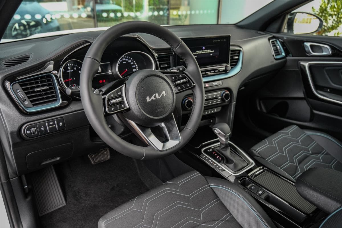 2025 Kia XCEED - 15