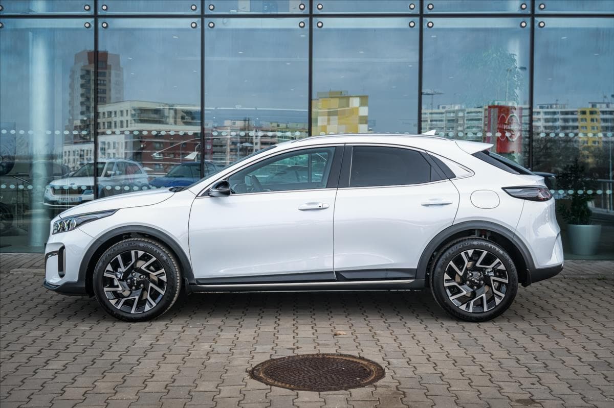 2025 Kia XCEED - 10