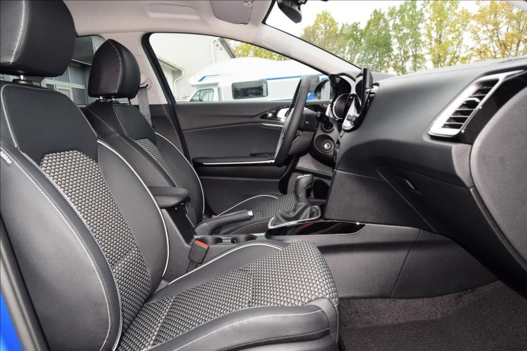 2025 Kia XCEED - 4
