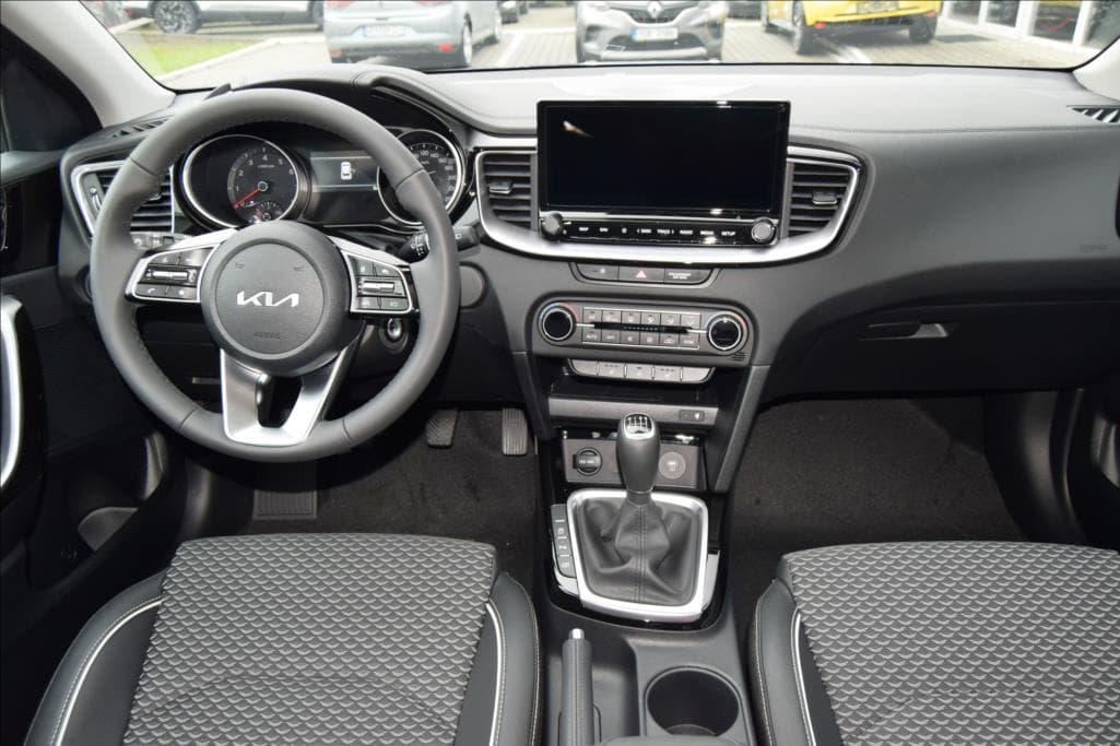 2025 Kia XCEED - 5
