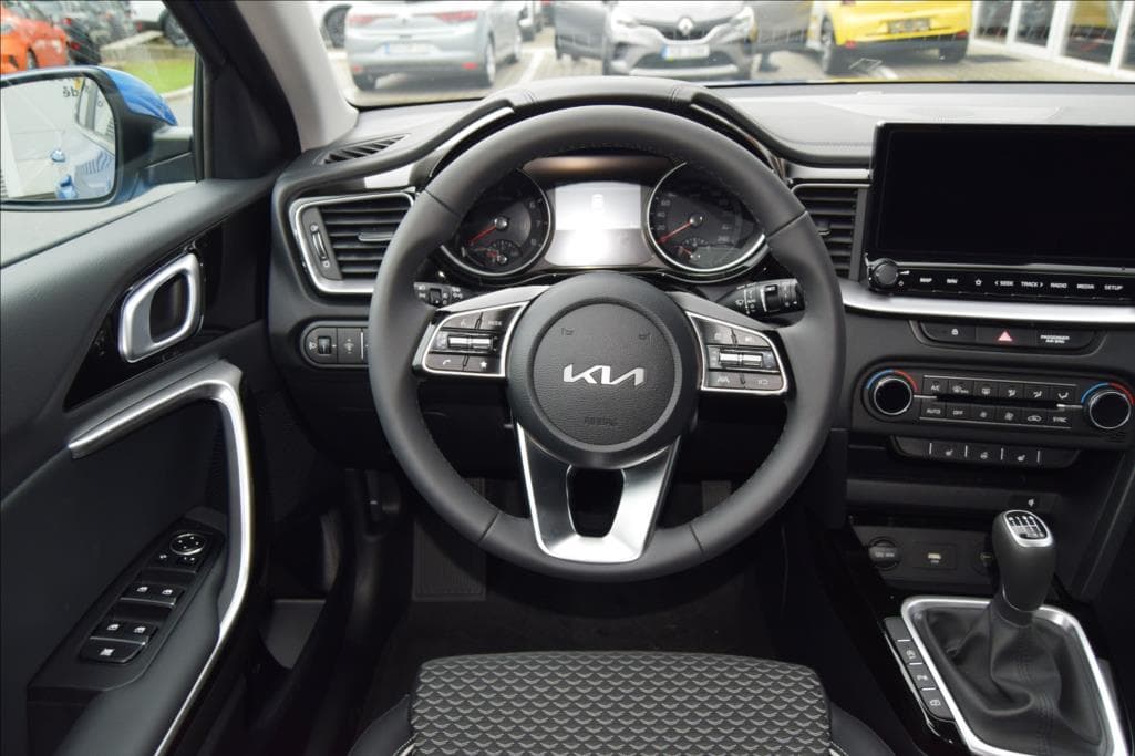 2025 Kia XCEED - 6