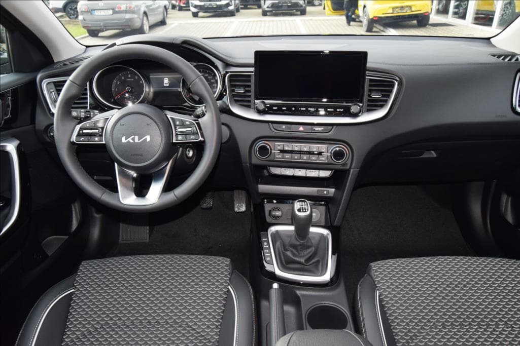 2025 Kia XCEED - 5