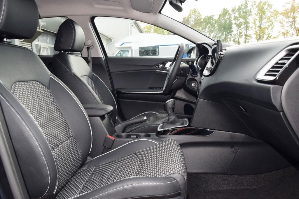 2025 Kia XCEED - 4