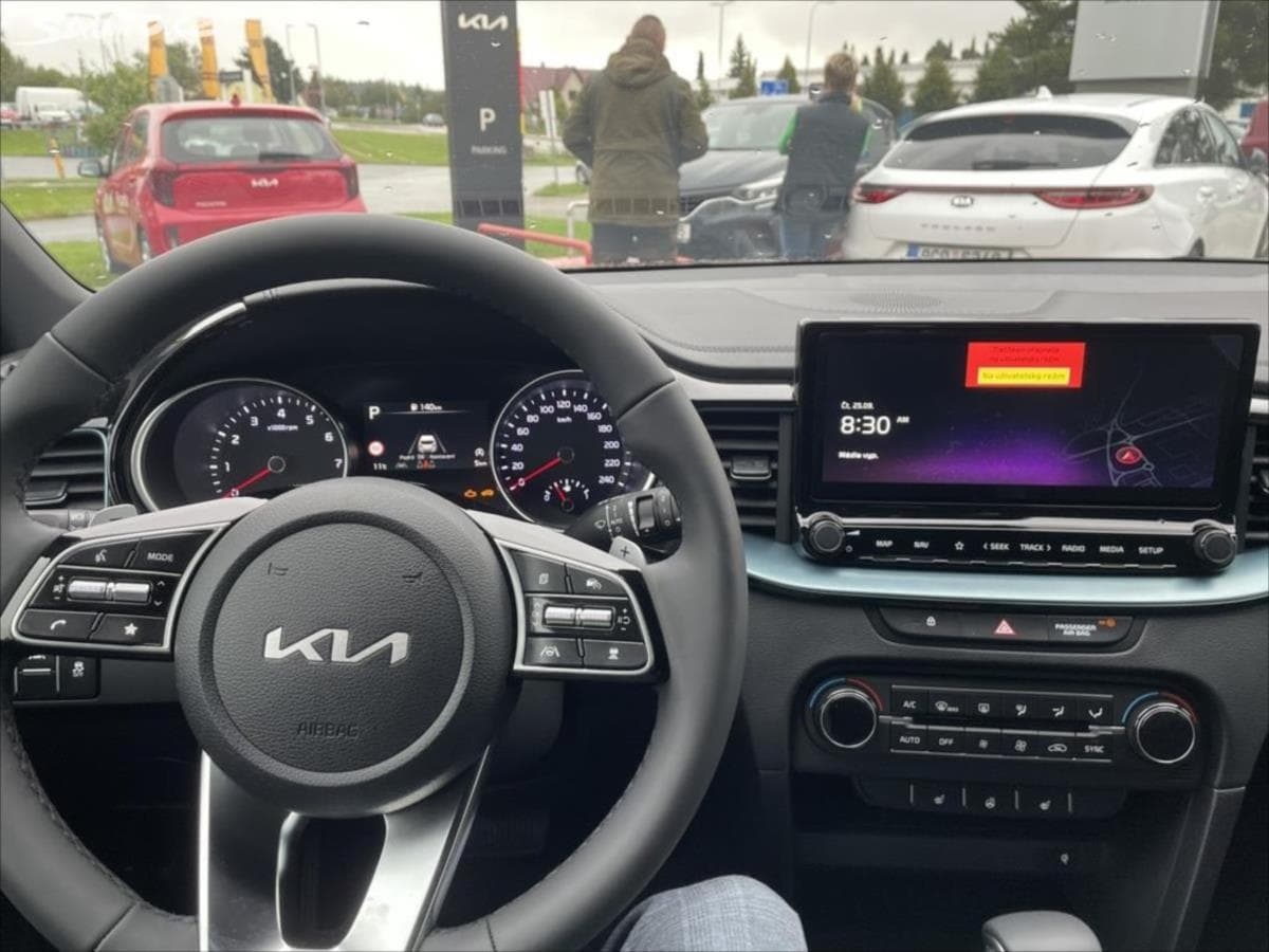 2025 Kia XCEED - 13