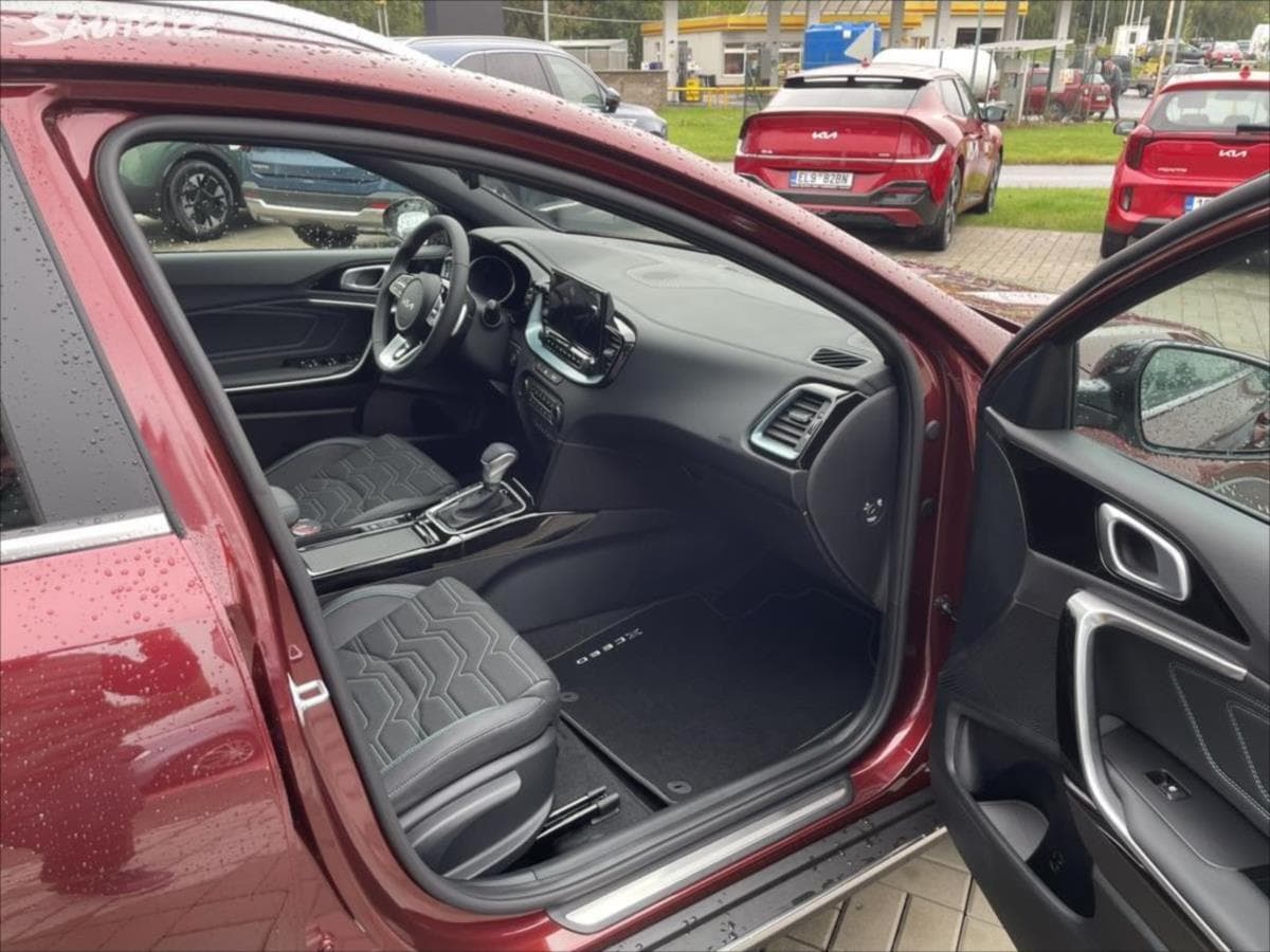 2025 Kia XCEED - 9
