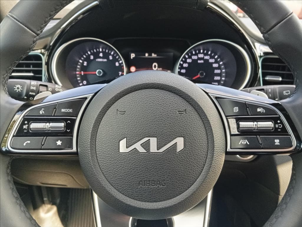 2025 Kia XCEED - 31