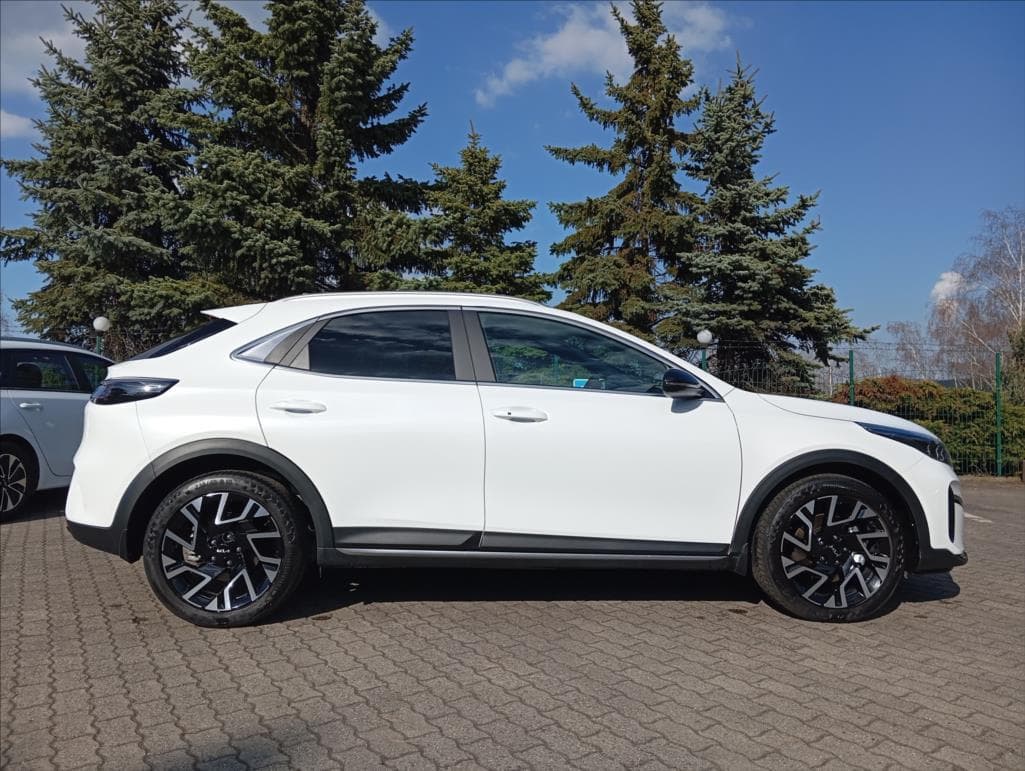 2025 Kia XCEED - 12
