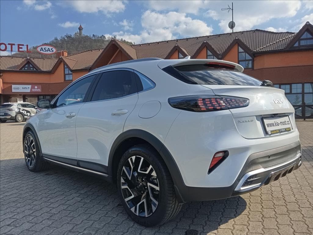 2025 Kia XCEED - 6