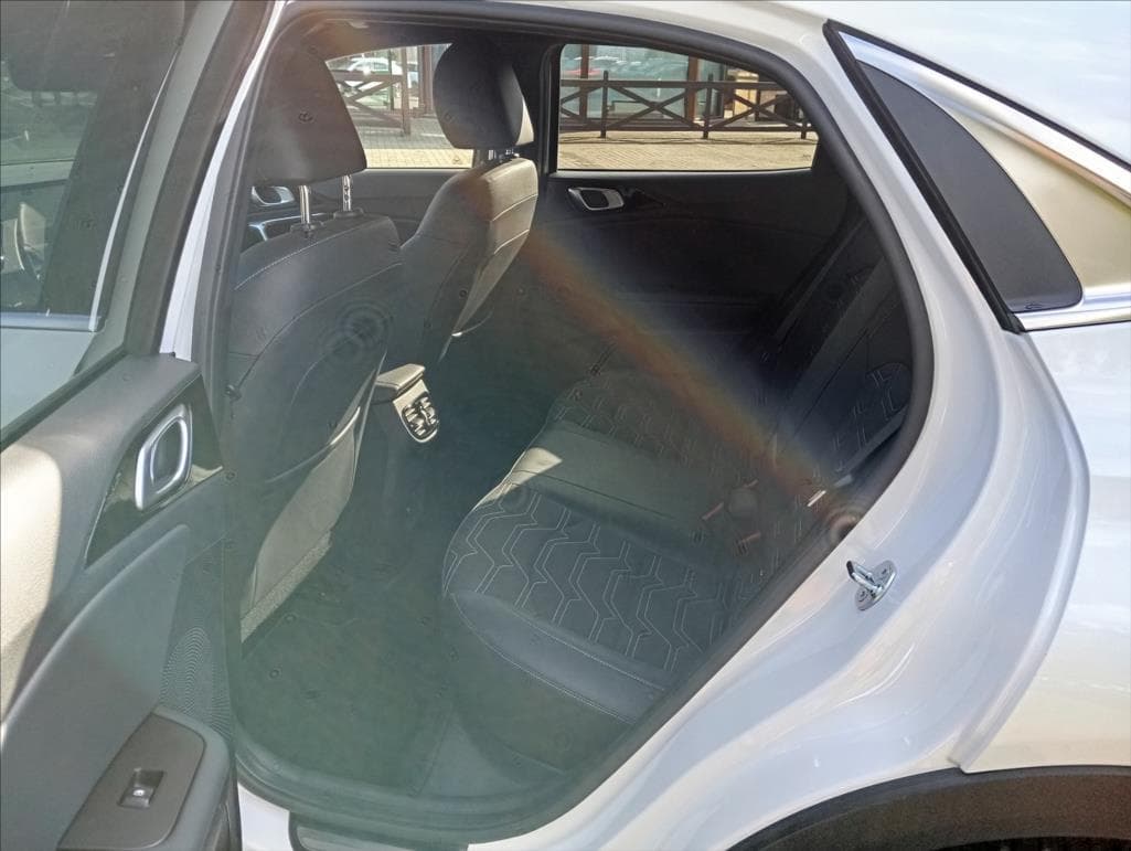 2025 Kia XCEED - 19