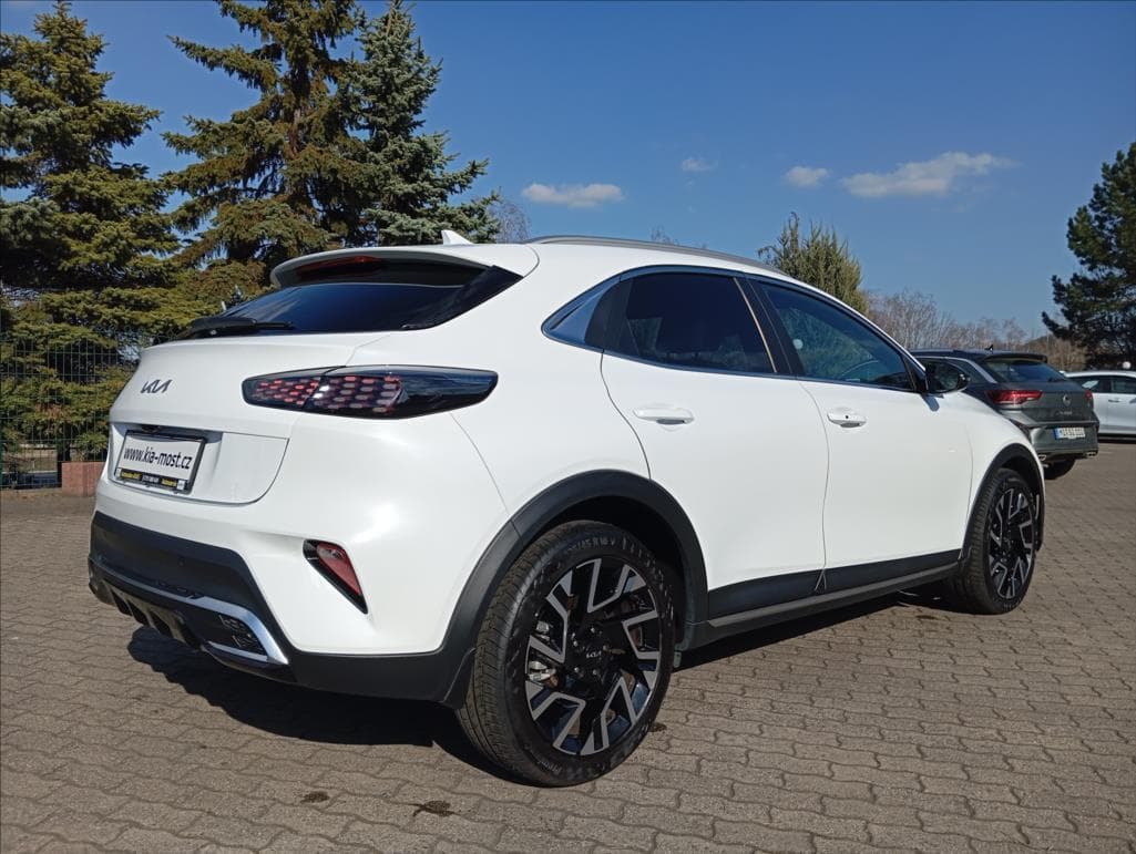 2025 Kia XCEED - 10