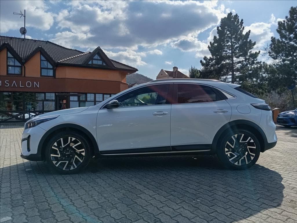 2025 Kia XCEED - 5