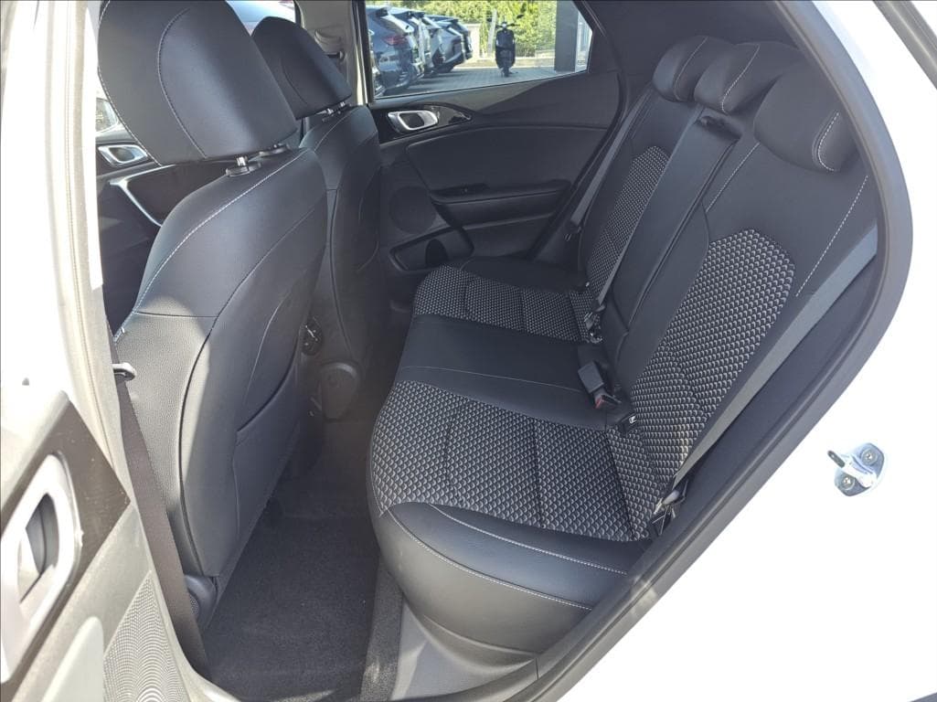 2026 Kia XCEED - 10