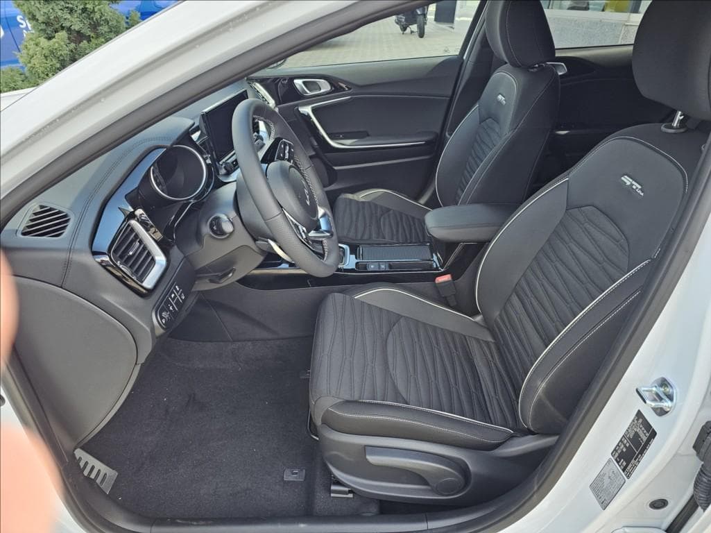 2026 Kia XCEED - 9