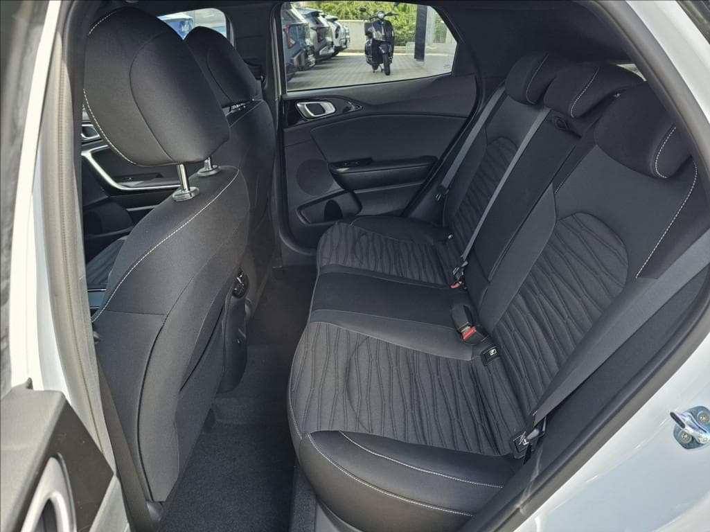 2026 Kia XCEED - 10