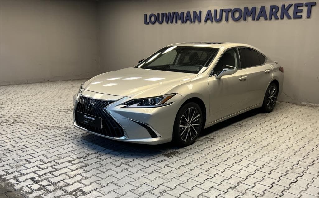 Lexus ES 300h 2,5 LIMITED EDITION sedan