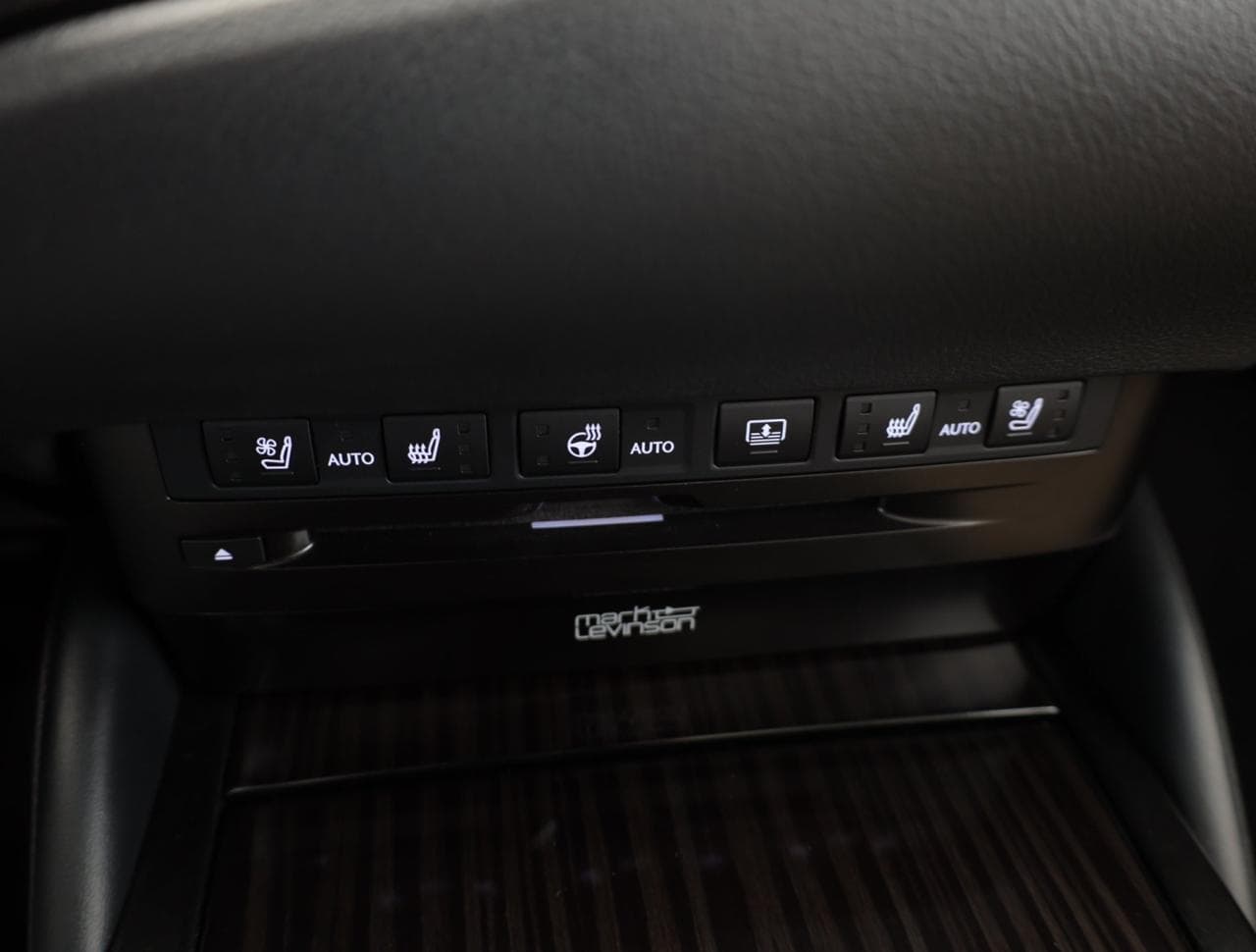 2021 Lexus ES - 17
