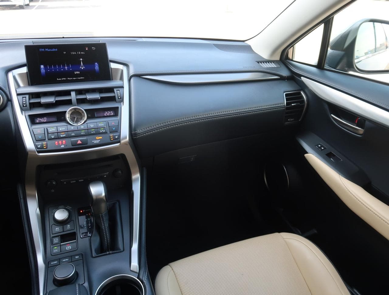 2017 Lexus NX - 11
