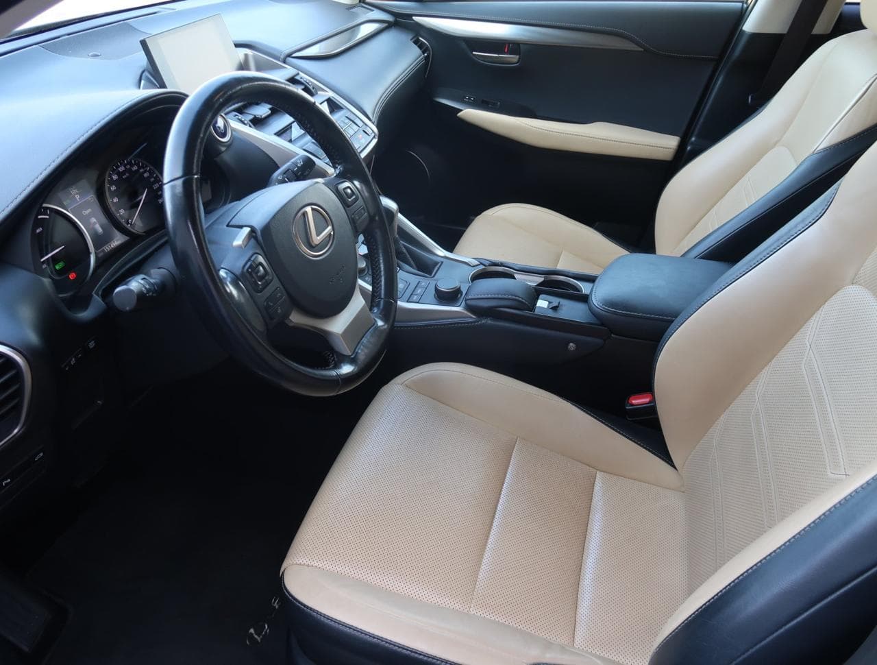 2017 Lexus NX - 16