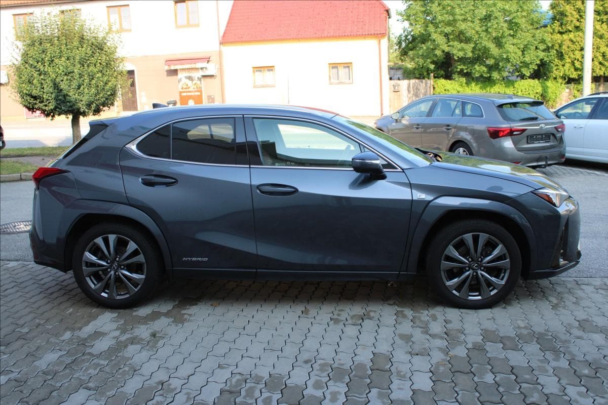 2021 Lexus UX - 3