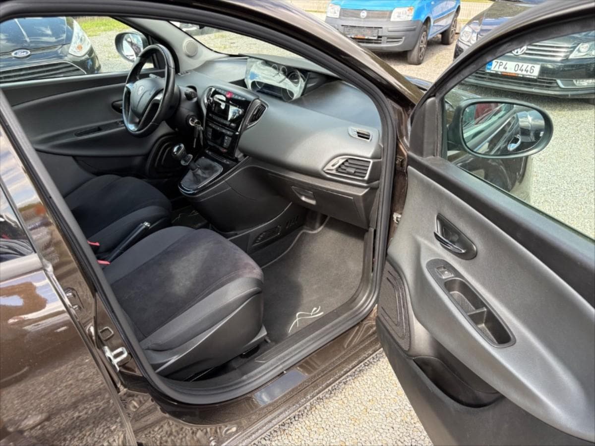 2011 Lancia OSTATNÍ - 9